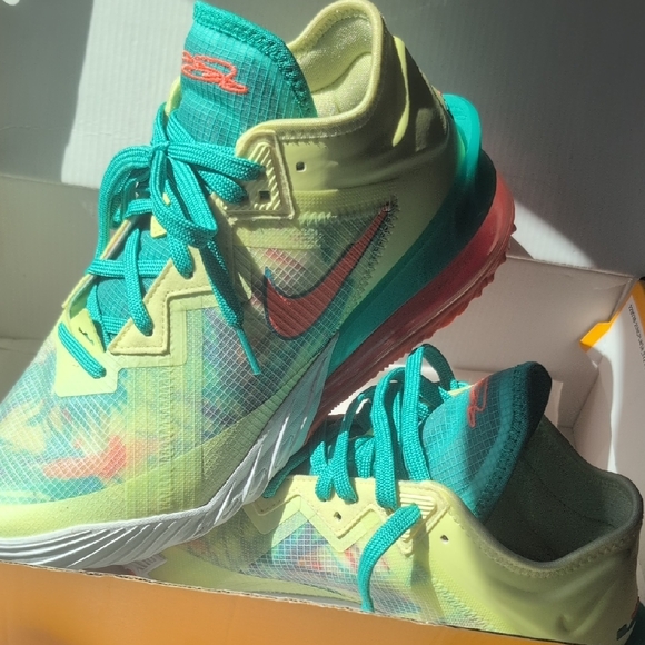 Nike LeBron Neon Yellow Basketball Sneakers with Teal and Orange Accents 7.5M/9W - Picture 12 of 12